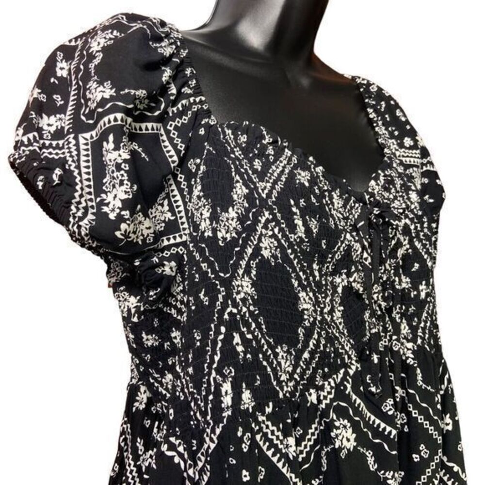 No Boundaries Black & White Stretch Elastic Scoop Neck Blouse Size XXXL (21) NWT - Picture 2 of 10